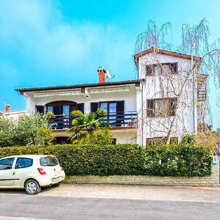 Apartment With A - C In Porec-istrien 44245