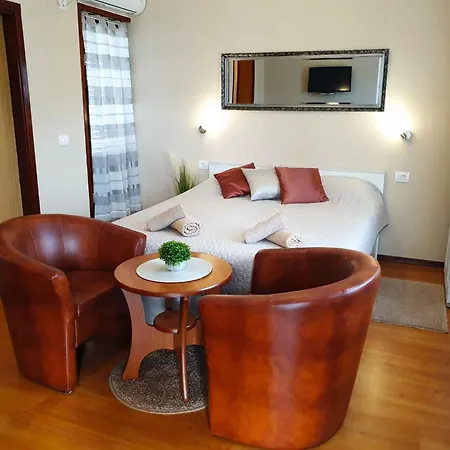Apartment With A - C In Porec-istrien 44245 Poreč