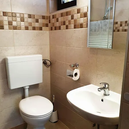Apartment With A - C In Porec-istrien 44245